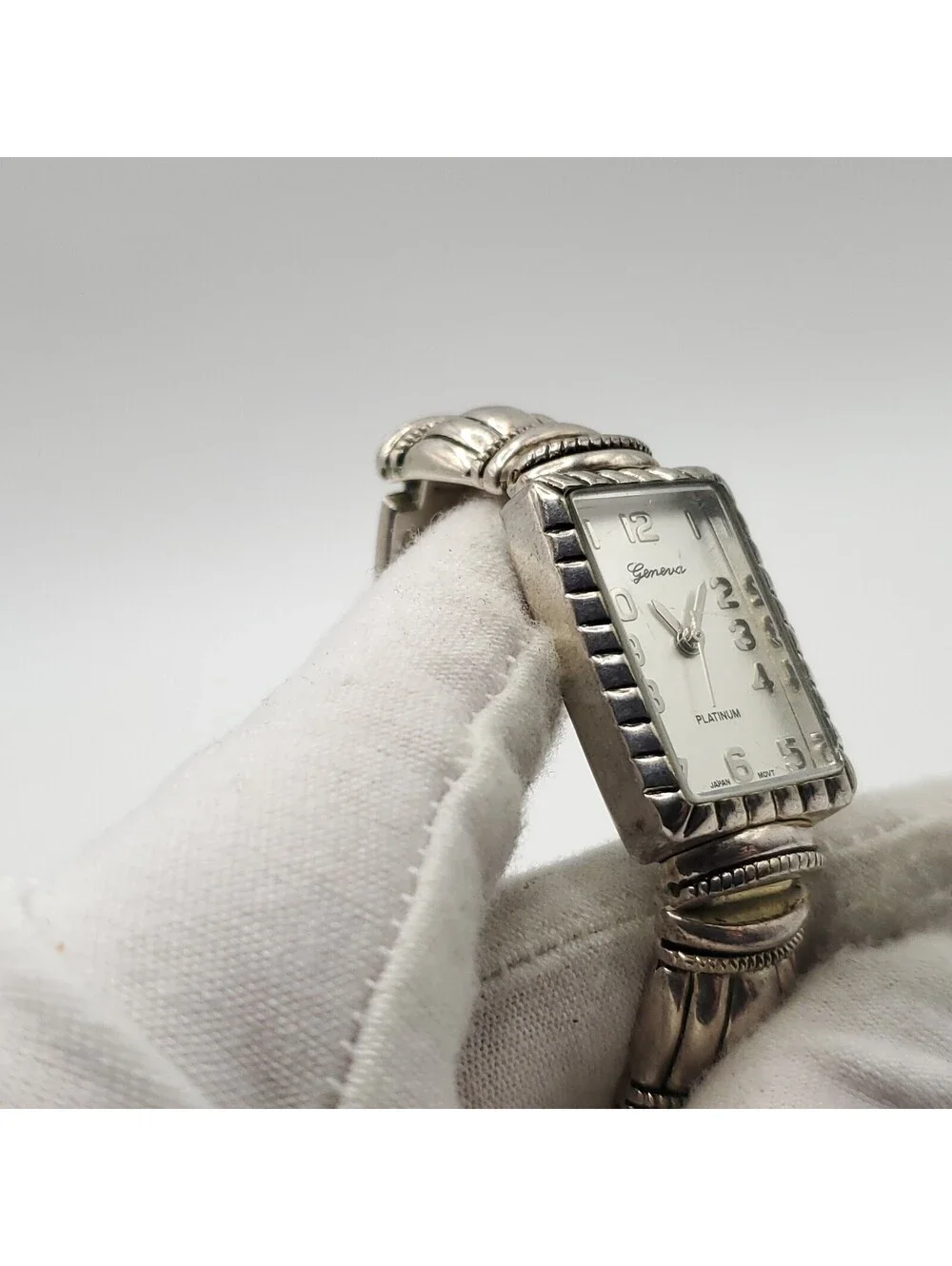 Geneva Platinum Silver Tone Quartz Toggle Band Womens Watch 19mm New Battery